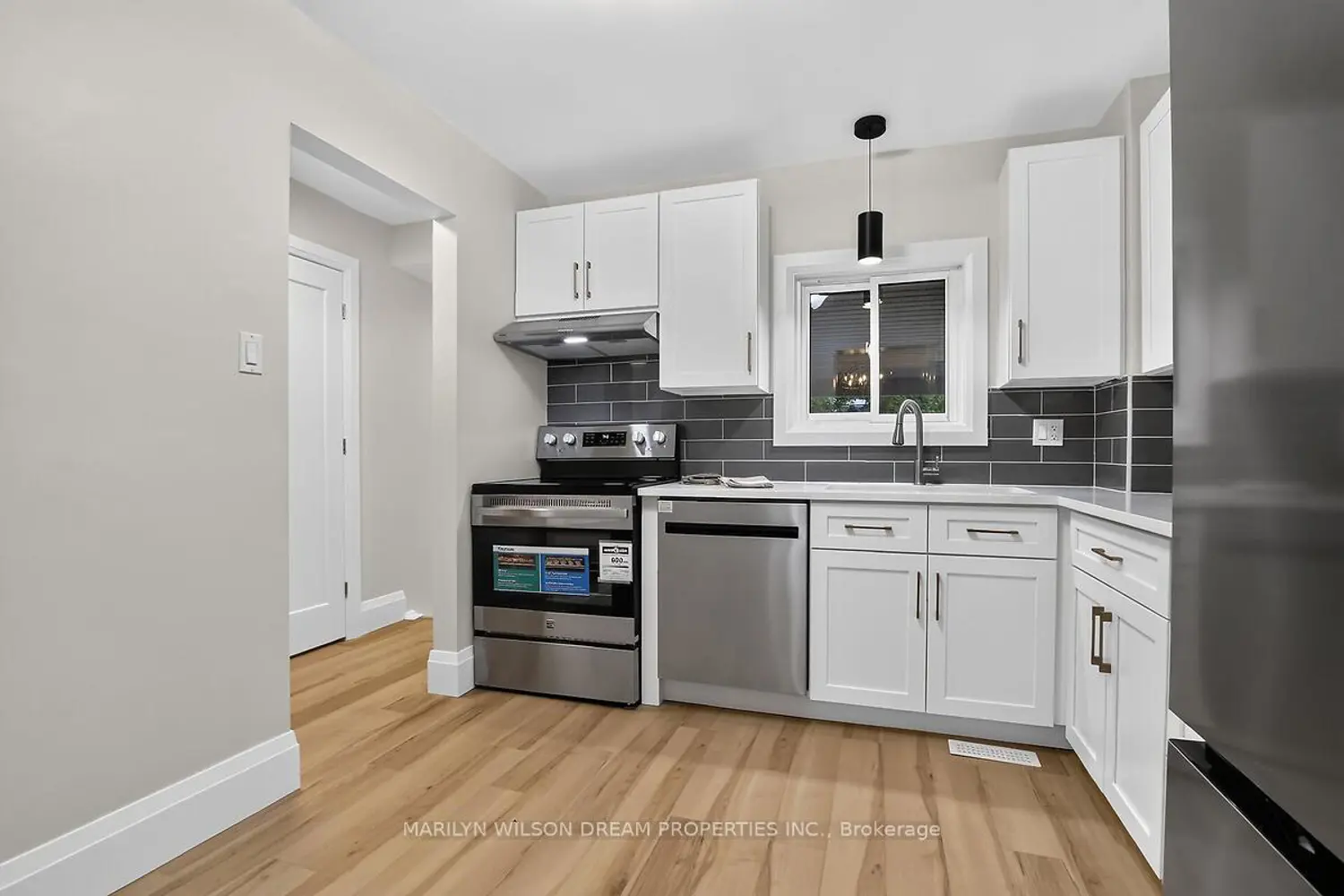 136 Bentbrook Crescent photo 3