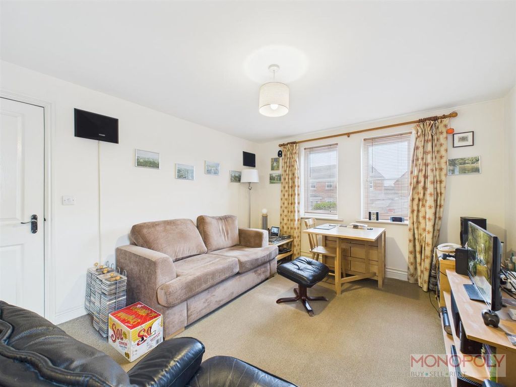 1 bed flat for salePendinas, Wrexham LL11 photo 3