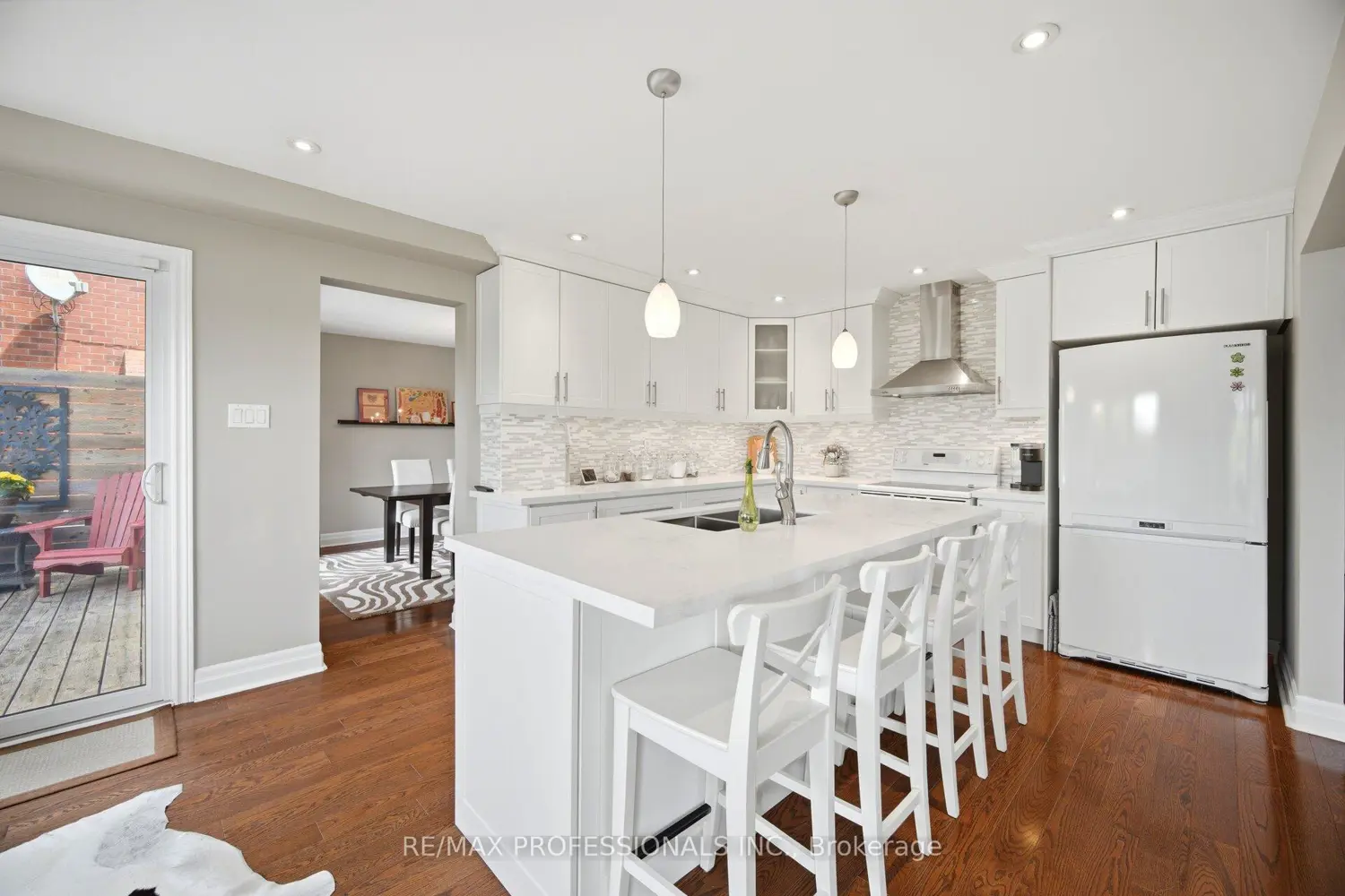 18 Kingfisher Court photo 4