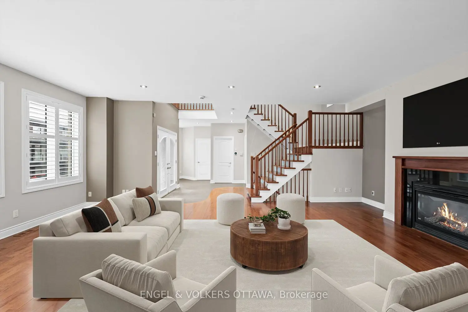 249 Atlantis Avenue photo 4