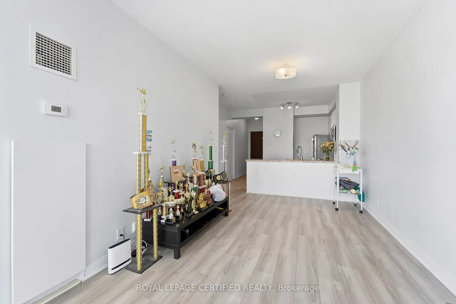 50 Absolute Avenue 609 photo 5