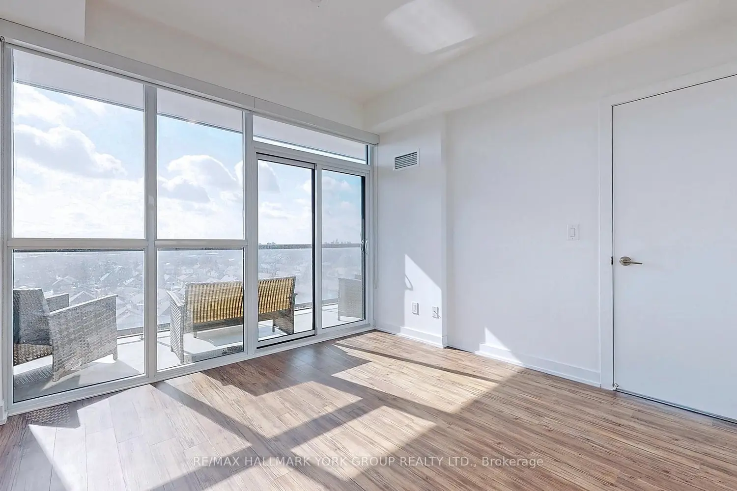 1603 Eglinton Avenue 705 photo 5