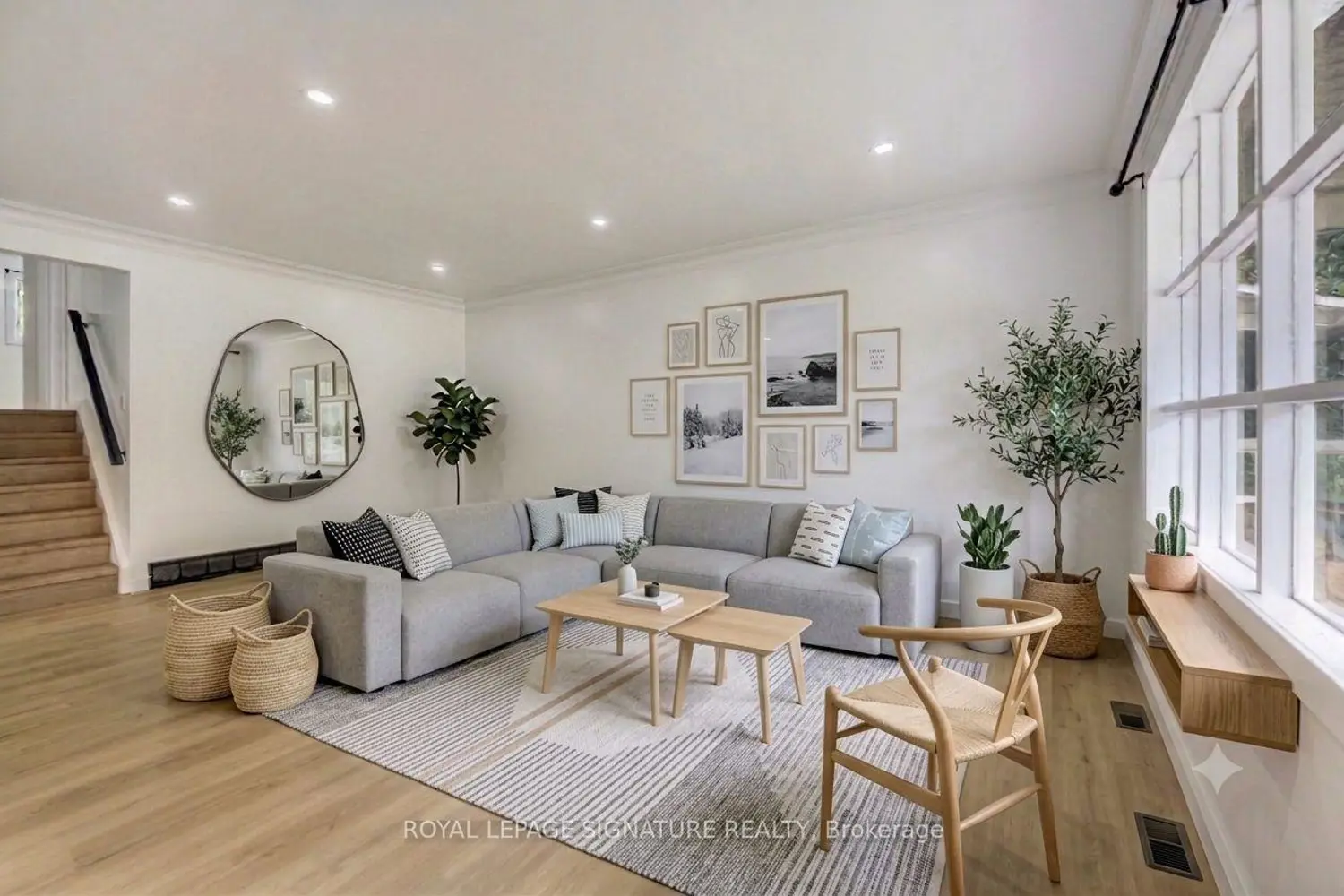 685 Amesbury Court photo 2