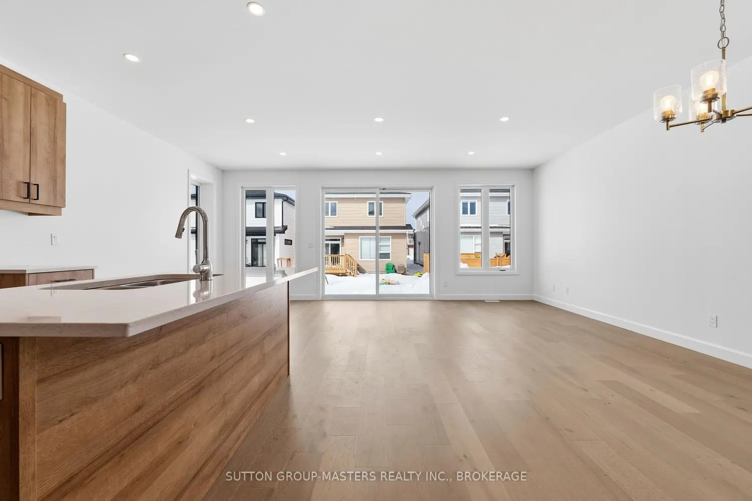 218 Superior Drive photo 2