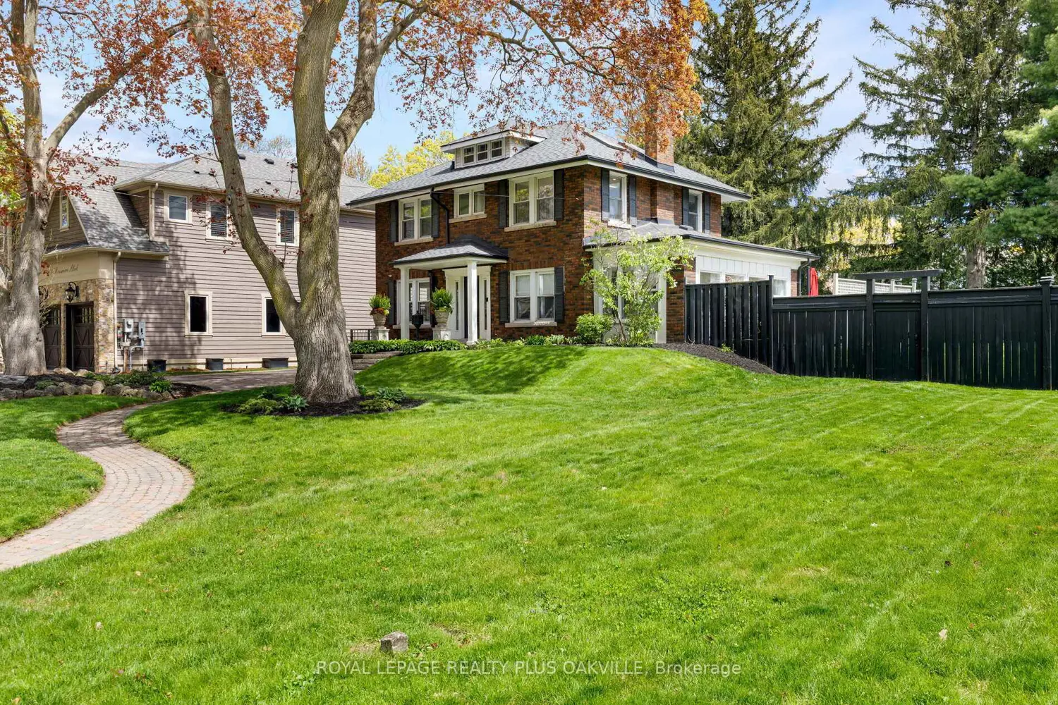 373 Rossmore Boulevard photo 2