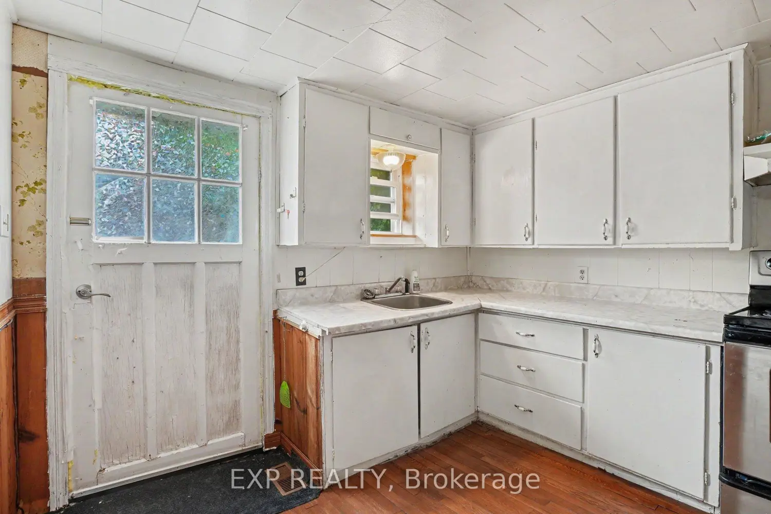 120 Bonnechere Street photo 3