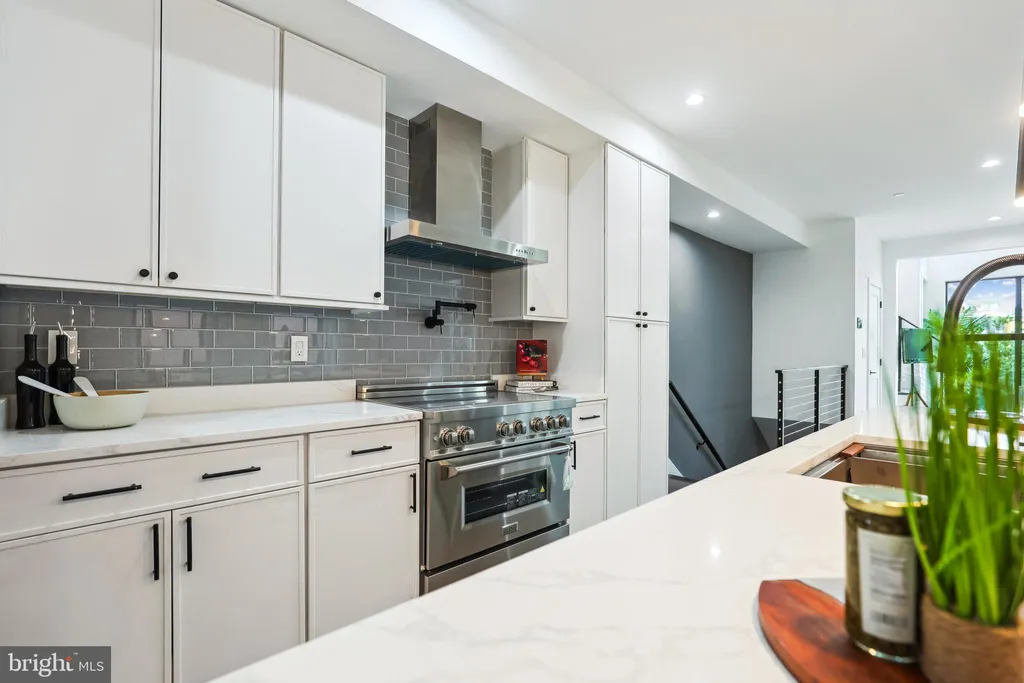 304 K Street NE Unit 1, Washington, DC 20002 photo 2