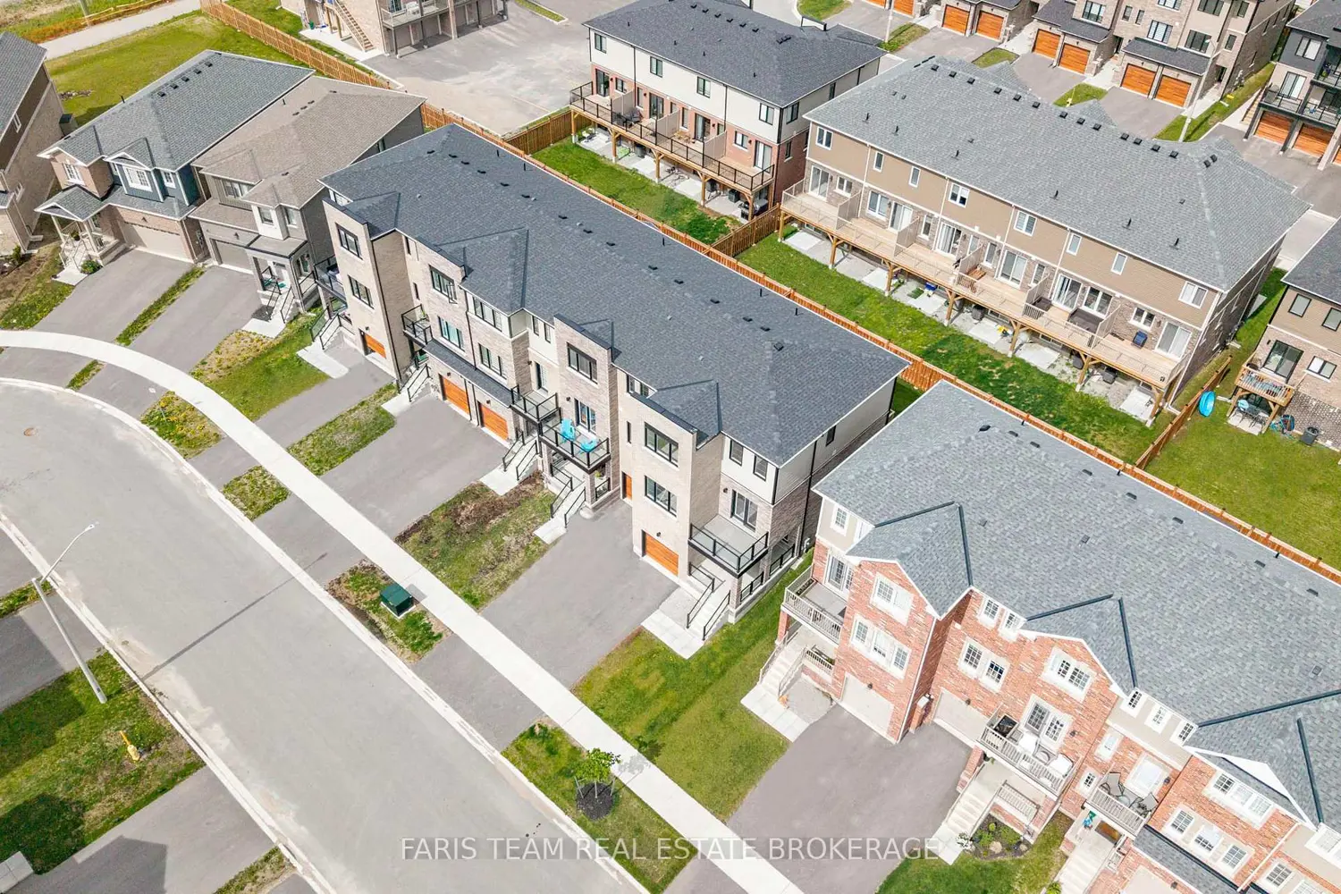 53 Harvest Crescent photo 2