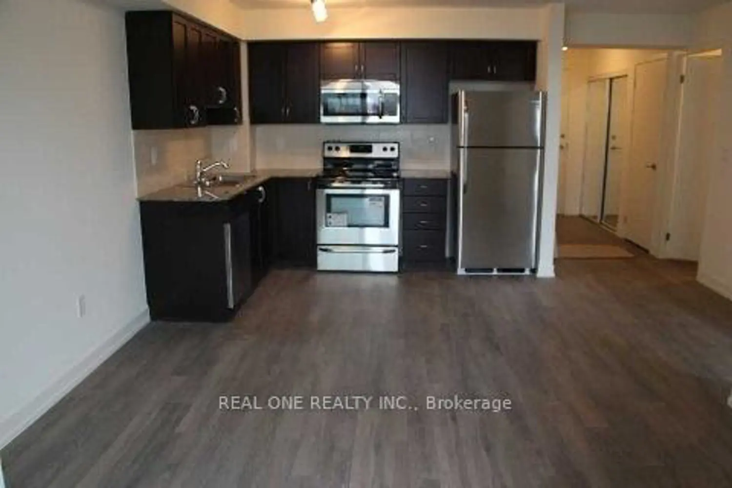 812 Lansdowne Avenue 624 photo 2