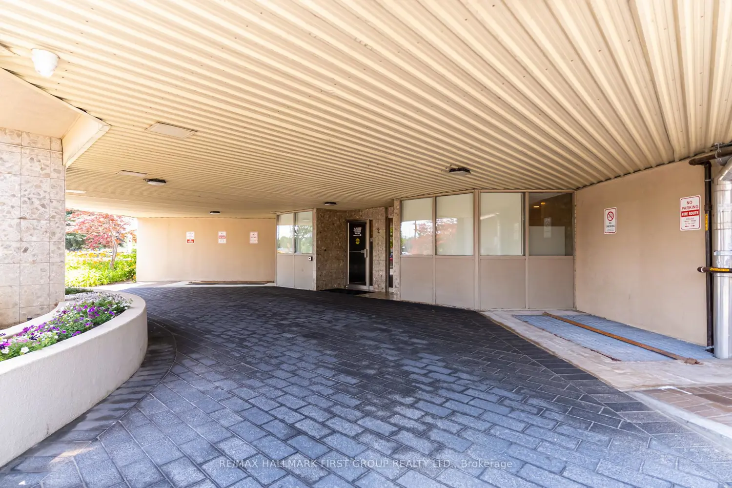 2 Westney Road 1209 photo 3