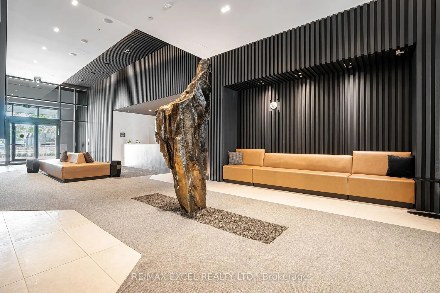 8868 Yonge Street 1801