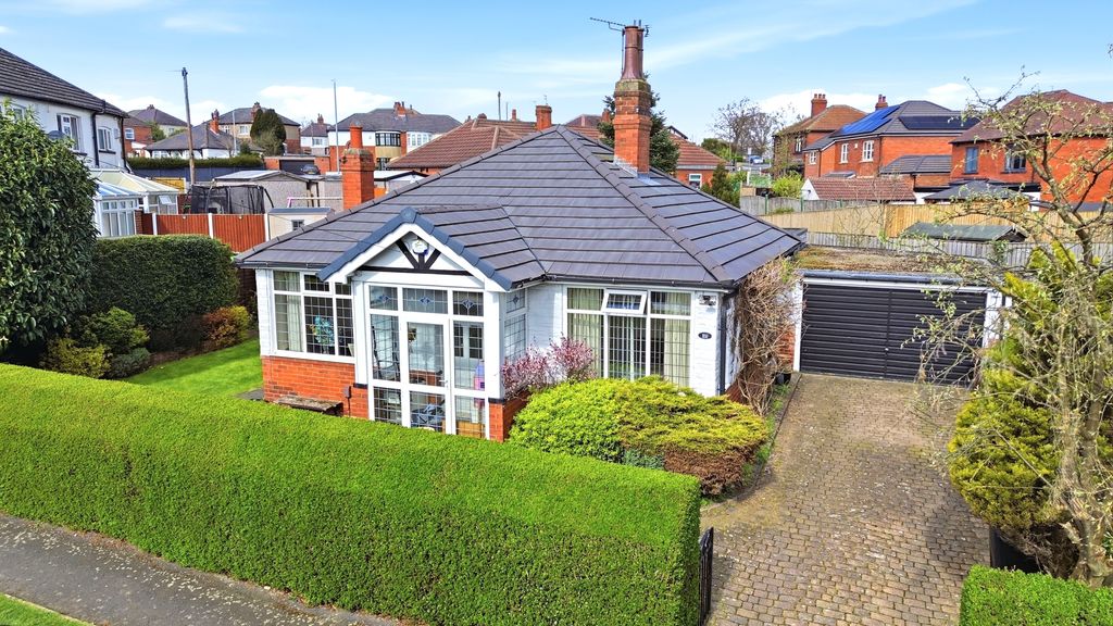 2 bed bungalow for saleHoward Avenue, Leeds LS15