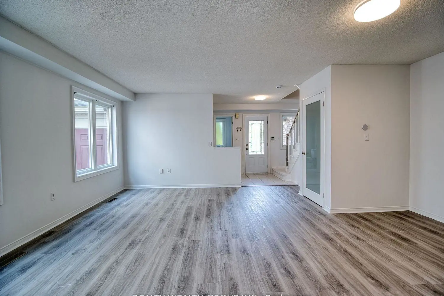 11 Birchcliffe Drive photo 4