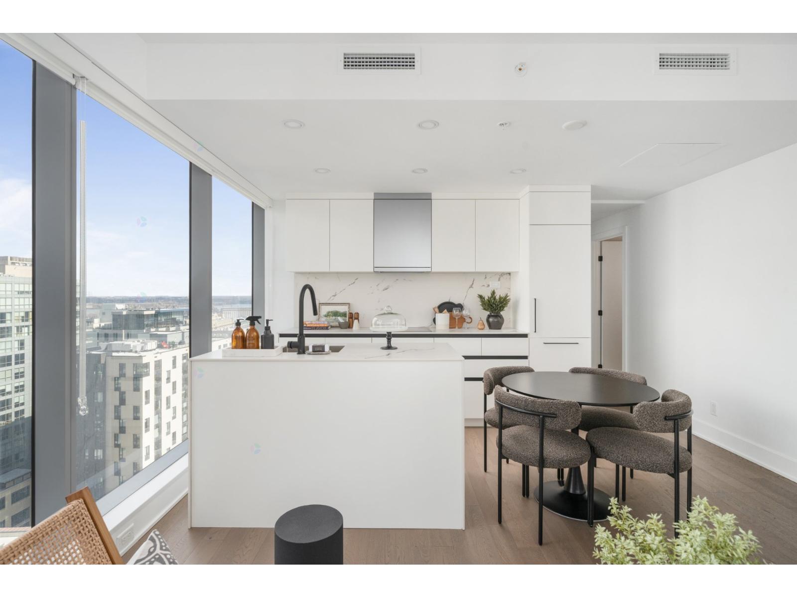 720 Rue St-Jacques