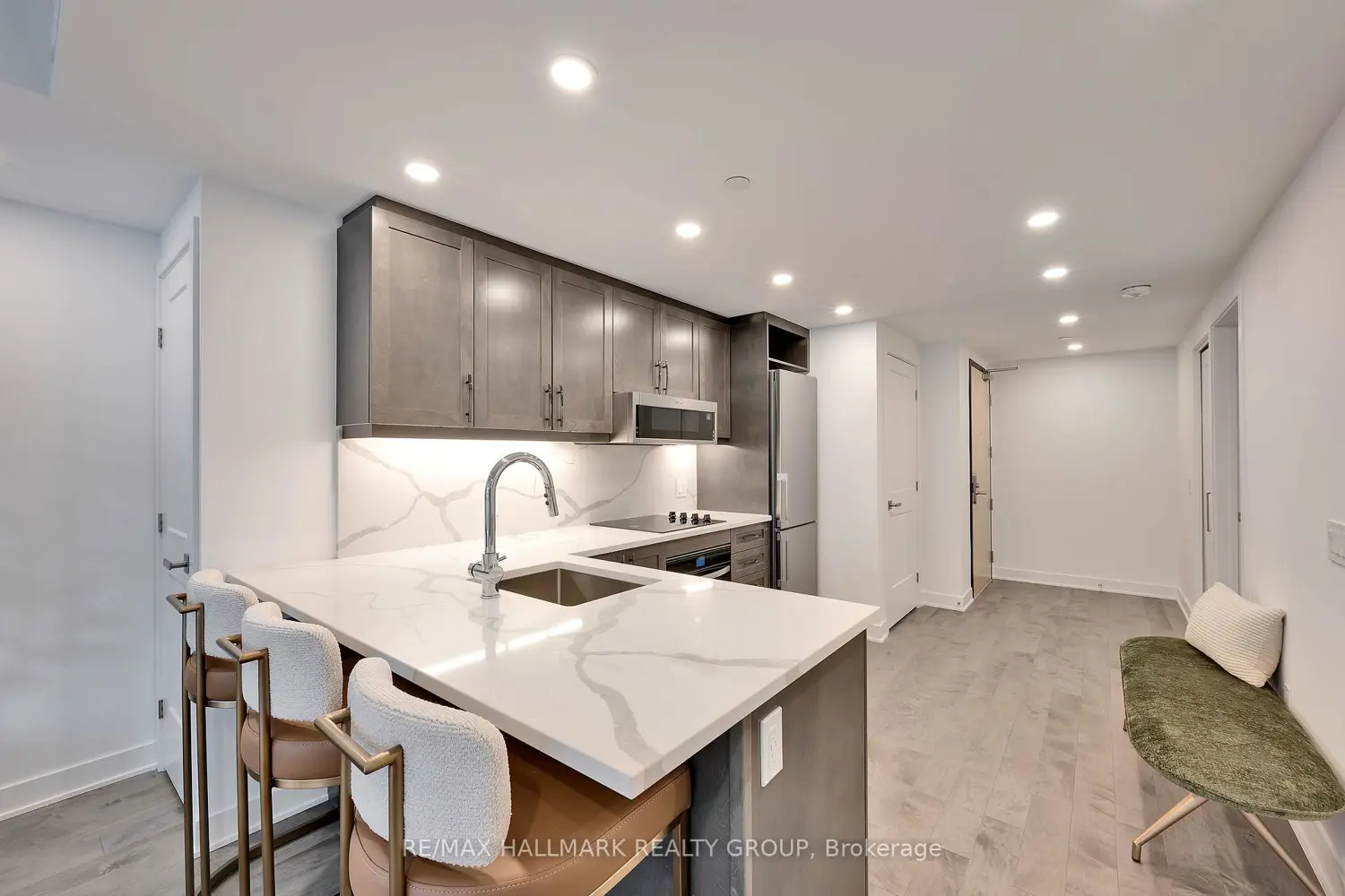 340 Queen Street 701 photo 5