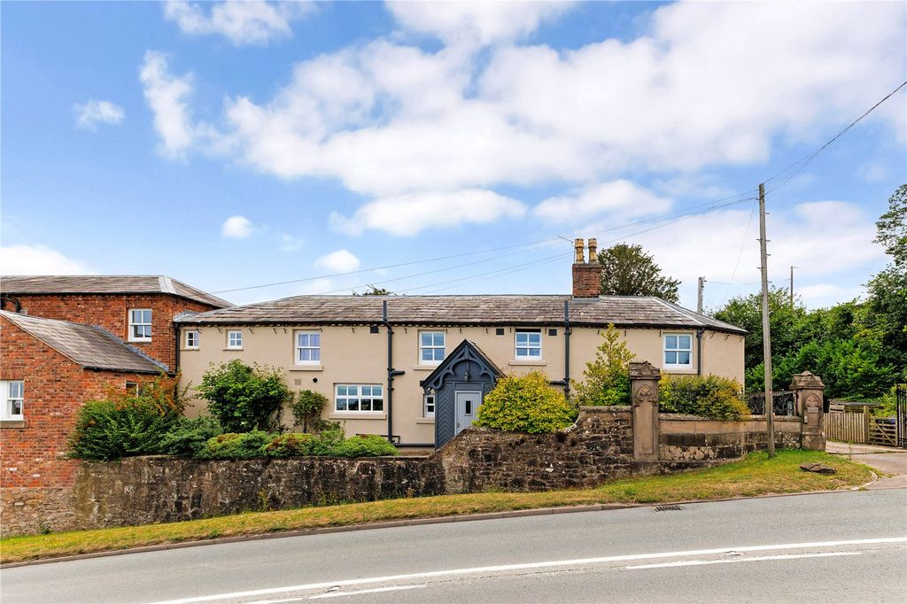 4 bed semi-detached house for saleCroeshowell Hill, Rossett, Wrexham LL12