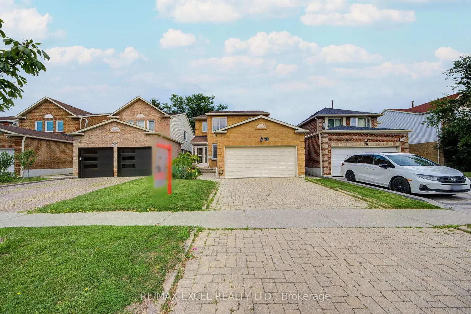 74 Holmbush Crescent