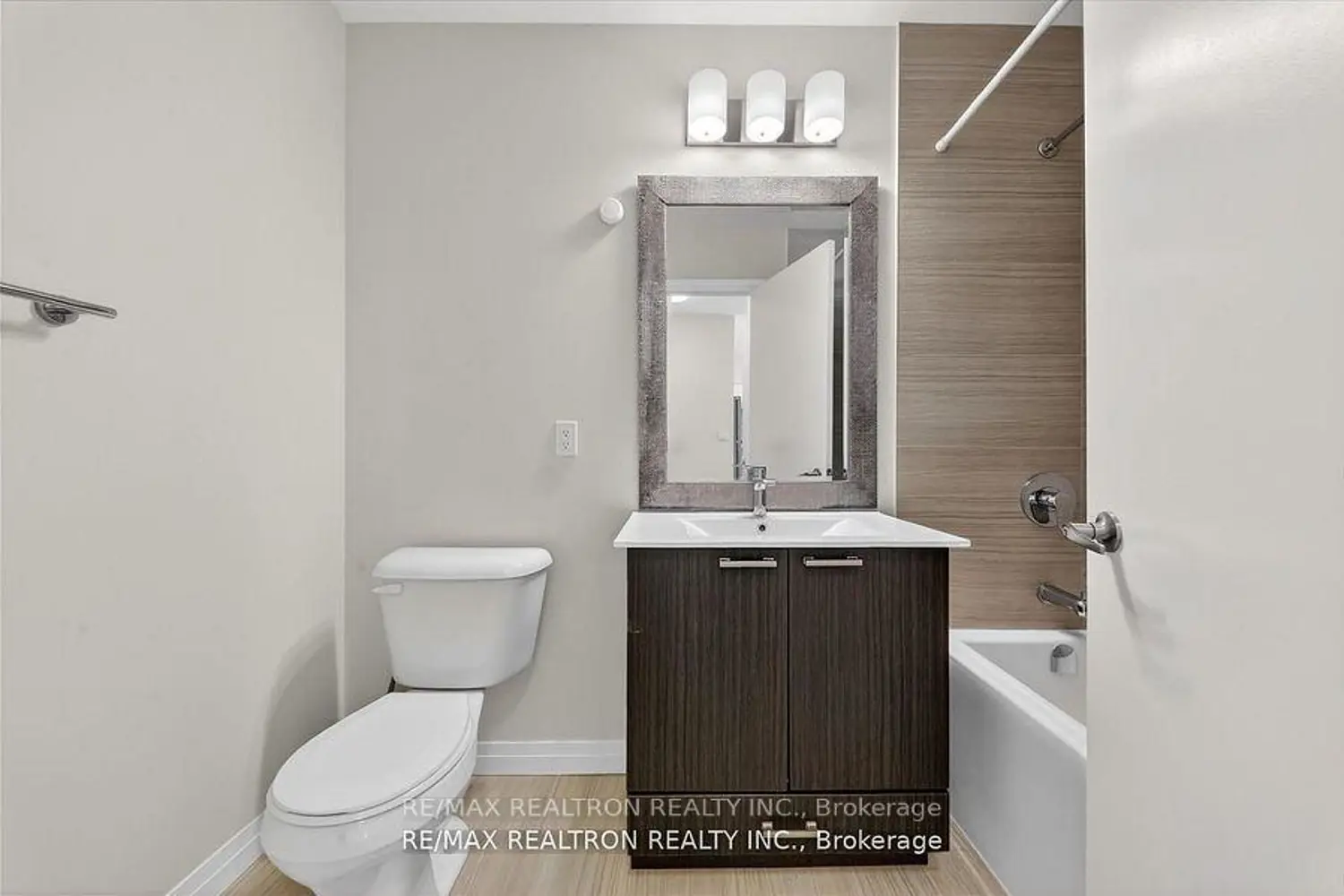 2152 Lawrence Avenue Ph08 photo 5