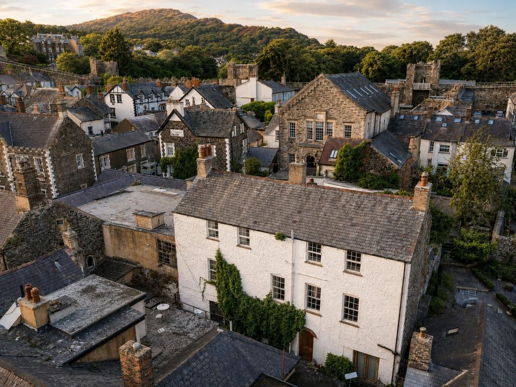 5 bed semi-detached house for saleHigh Street, Conwy, Wales LL32