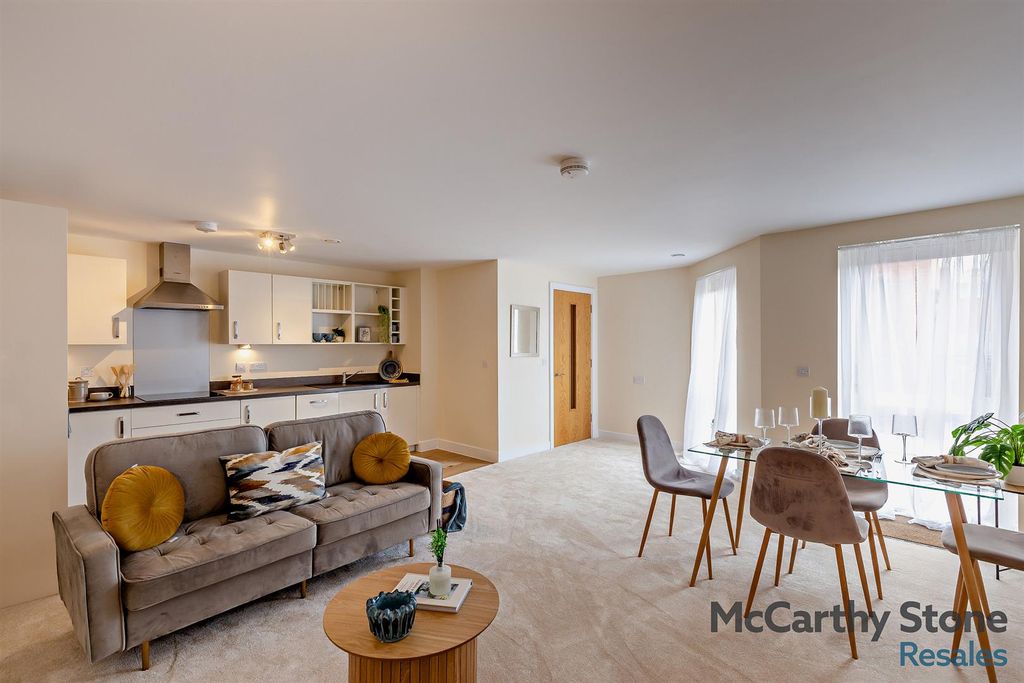 2 bed flat for saleMonument Place, Endless Street, Salisbury SP1 photo 2