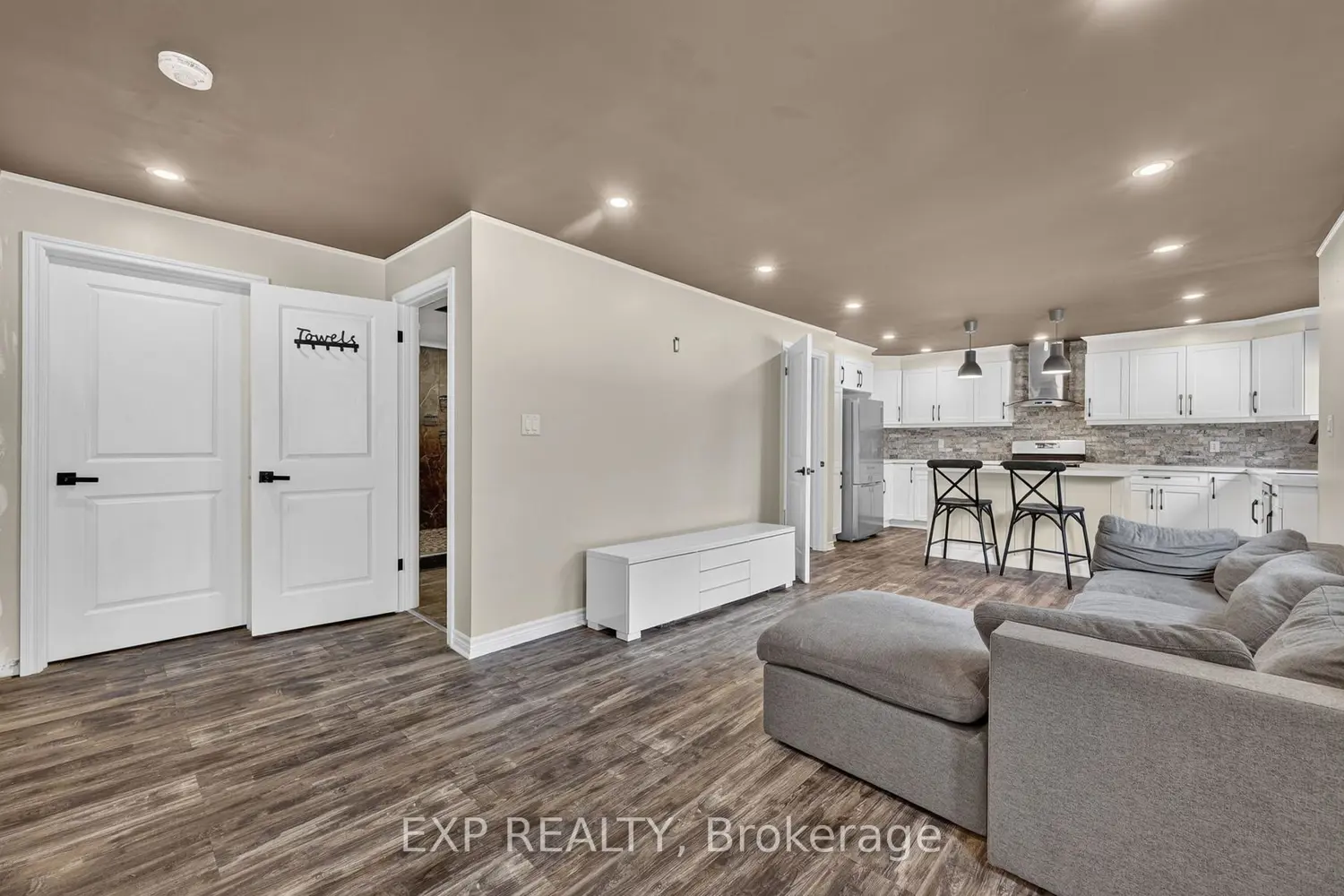 3391 Beachview Avenue photo 3