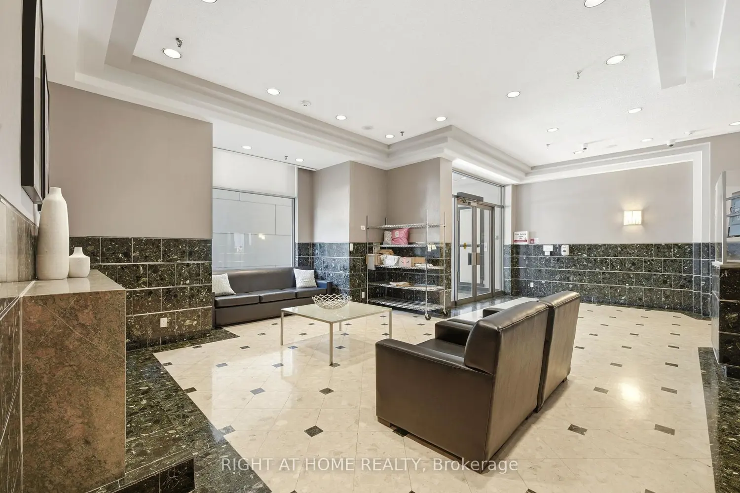 298 Jarvis Street 1602