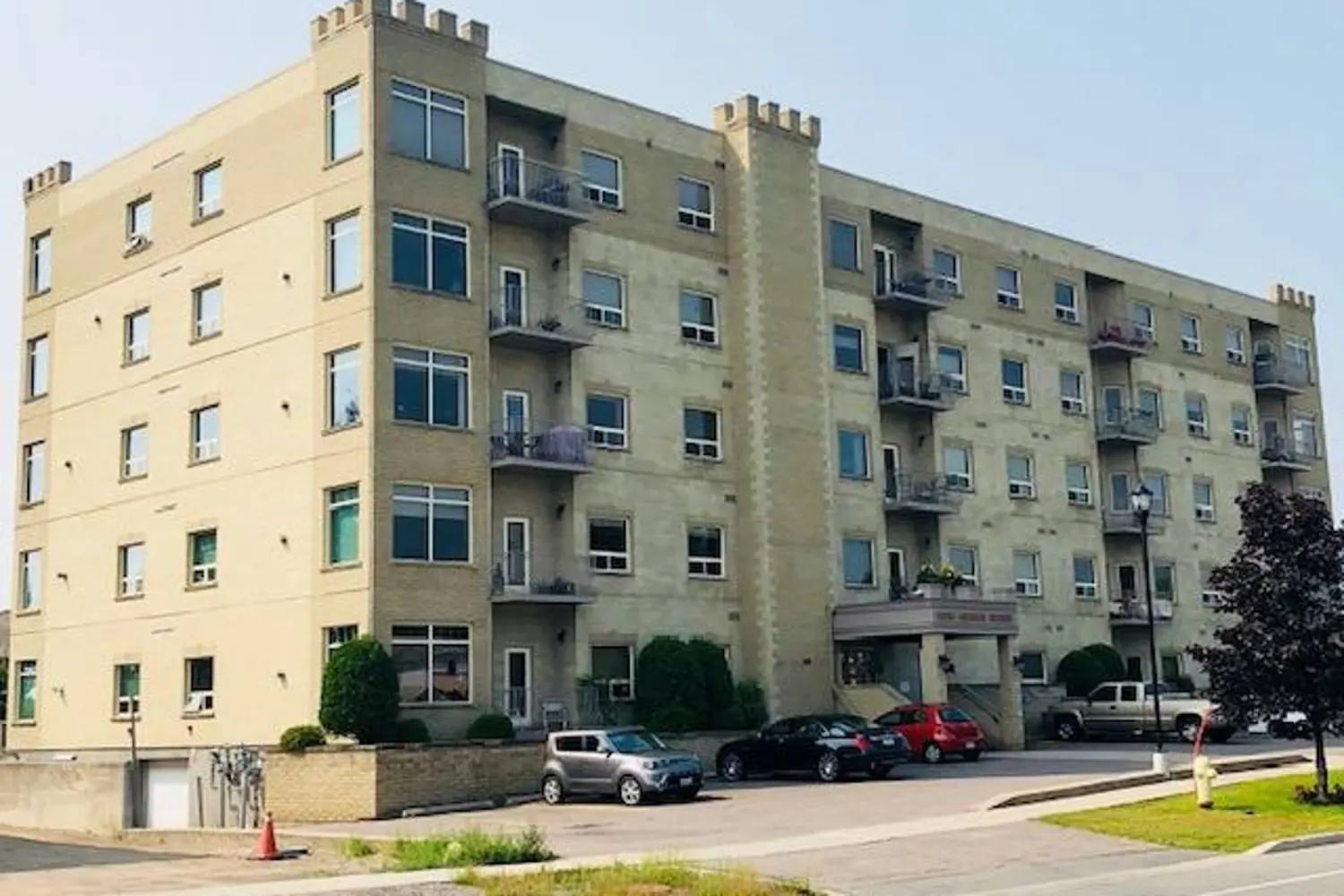 253 Pioneer Drive 208