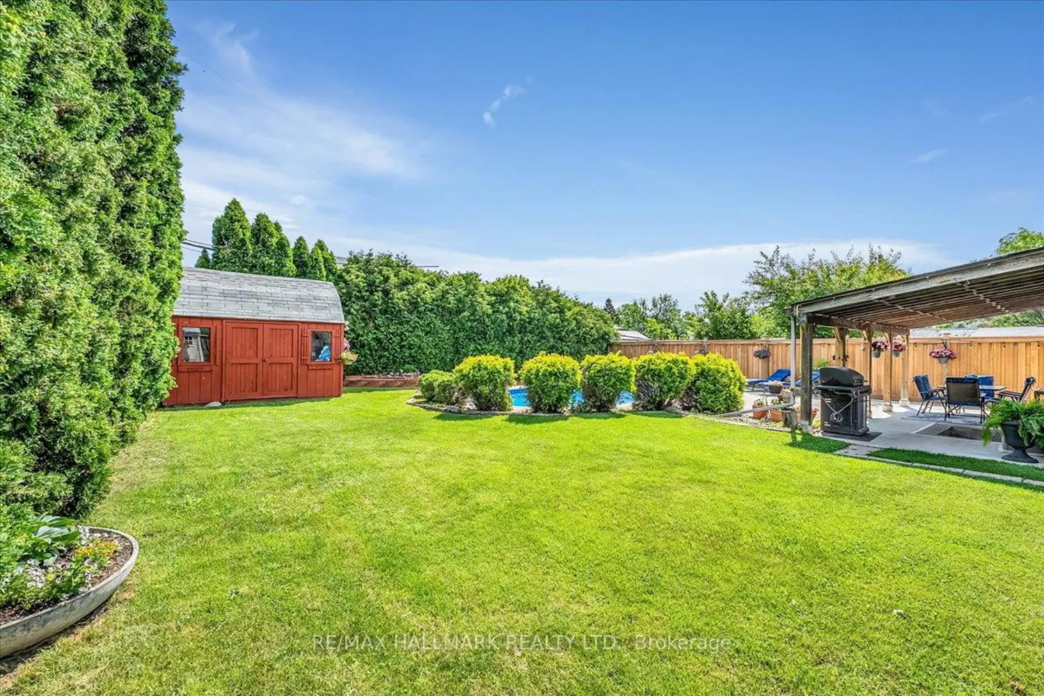 433 Seabourne Drive photo 3