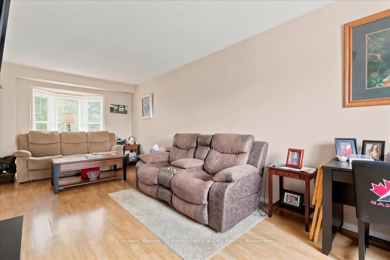 75 Edison Crescent photo 5