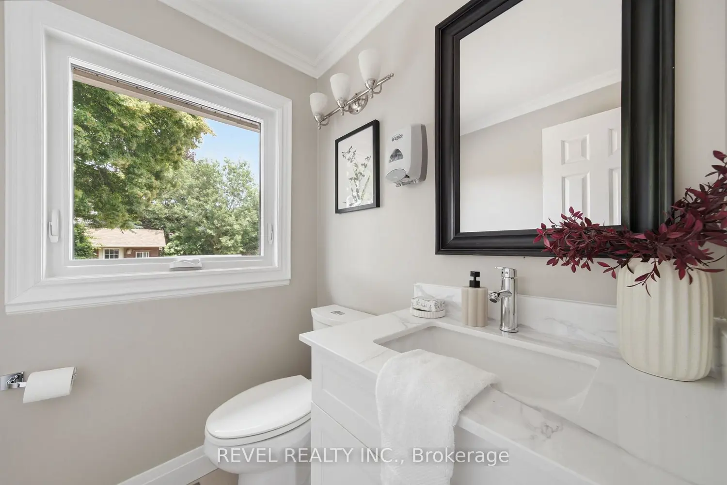 96 Bolland Crescent photo 5
