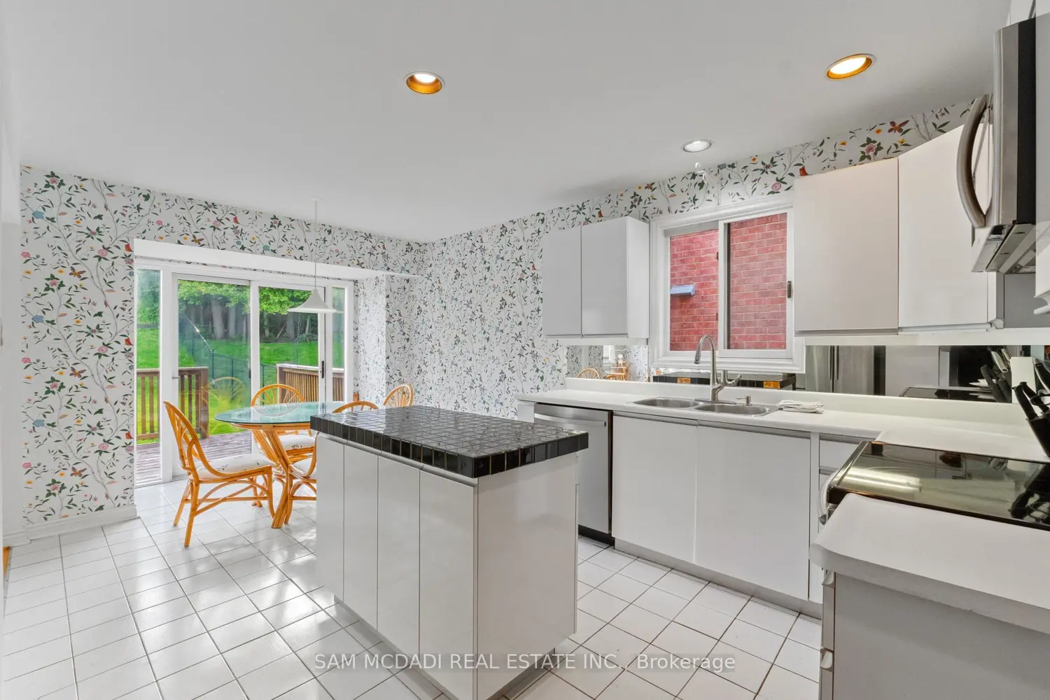 690 Oriole Parkway photo 5
