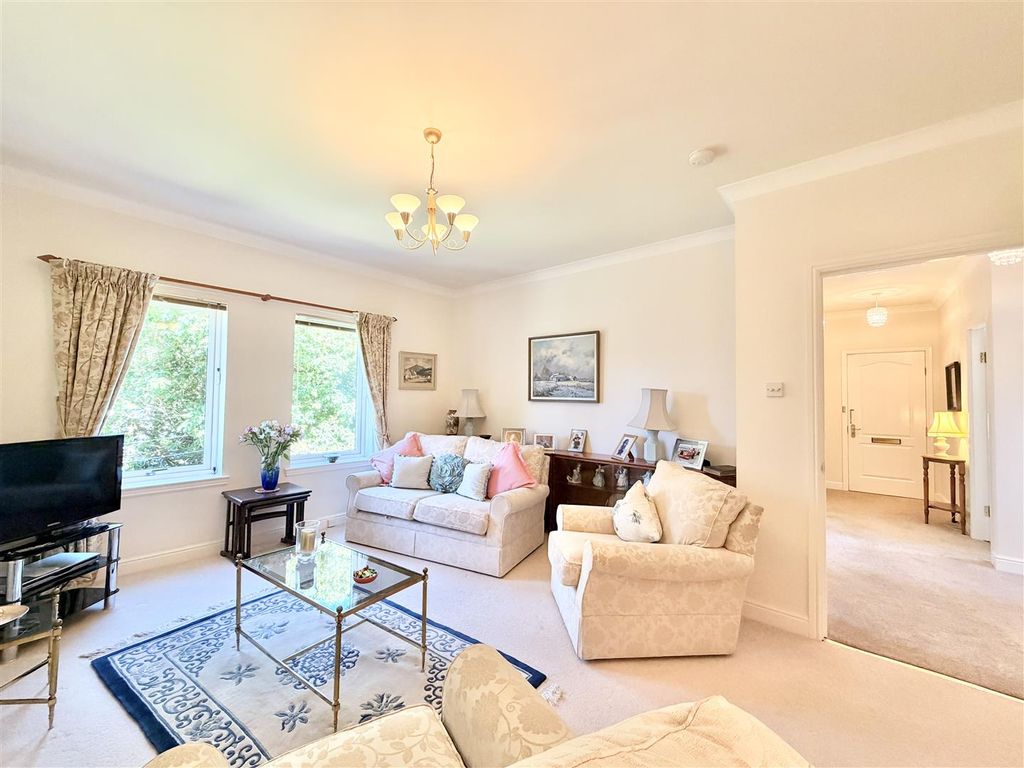 2 bed flat for saleWeirs Gate, Strathaven ML10 photo 3