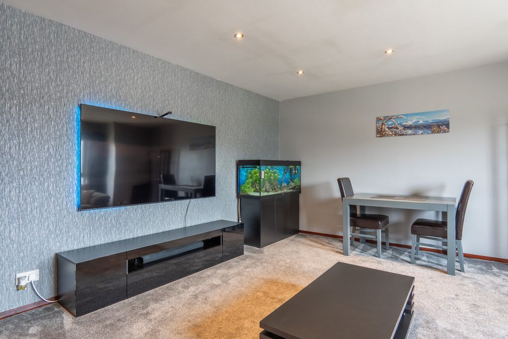 2 bed flat for saleAshgrove Square, Elgin IV30 photo 4