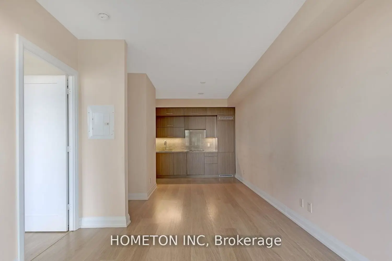 2 Anndale Drive 1501 photo 4