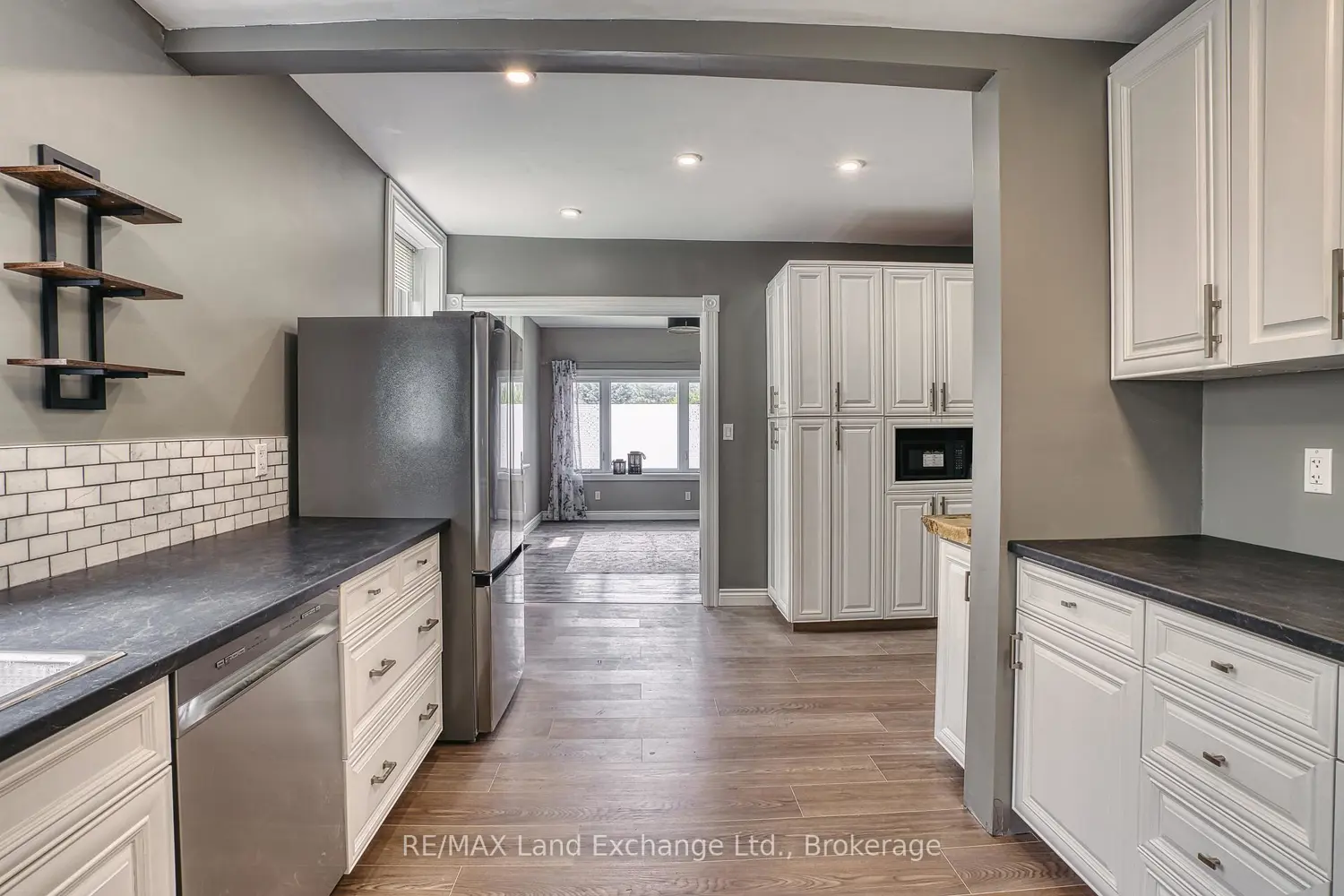447 Goderich Street photo 3
