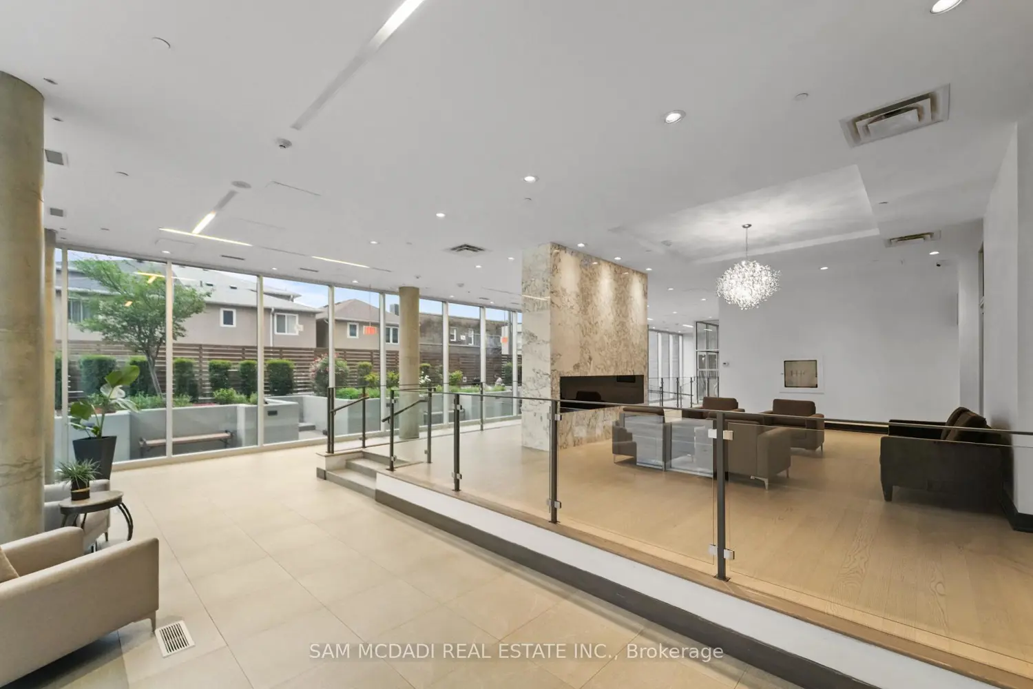 2055 Danforth Avenue 903 photo 3