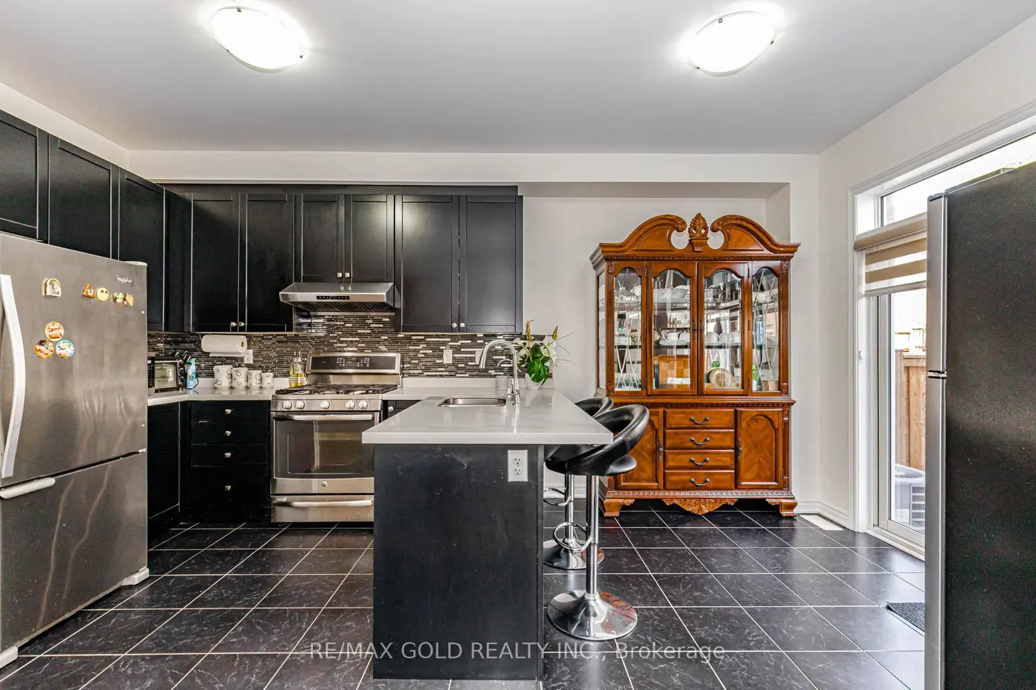 12 Fitzgibson Street photo 5