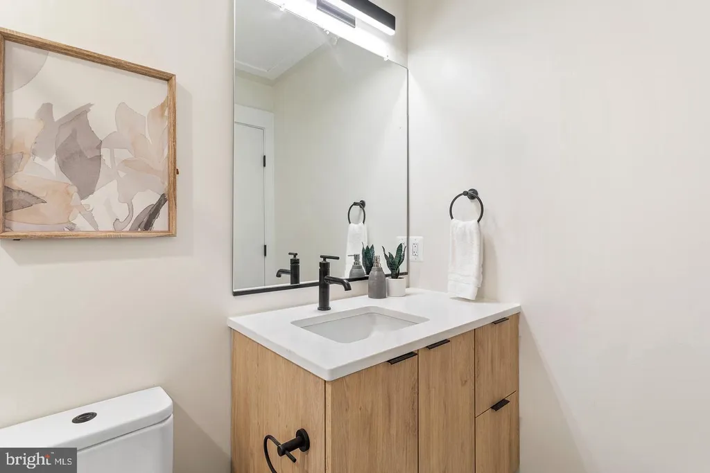 733 8th Street SE Unit 01, Washington, DC 20003