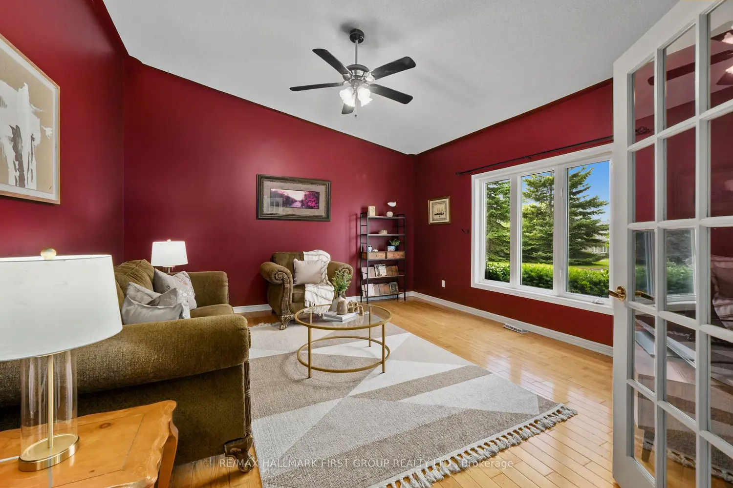 3211 Charbrook Crescent photo 2