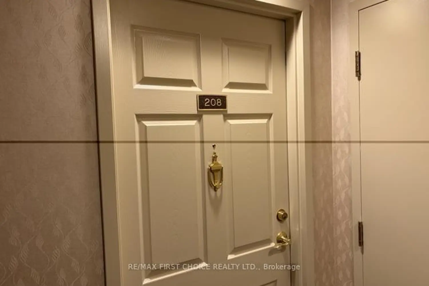 253 Pioneer Drive 208 photo 3