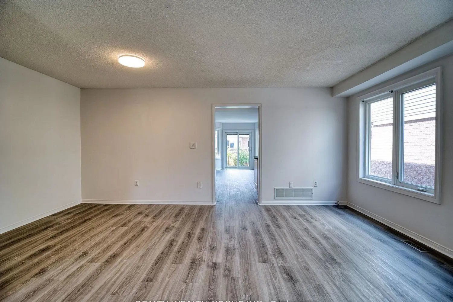 11 Birchcliffe Drive photo 3