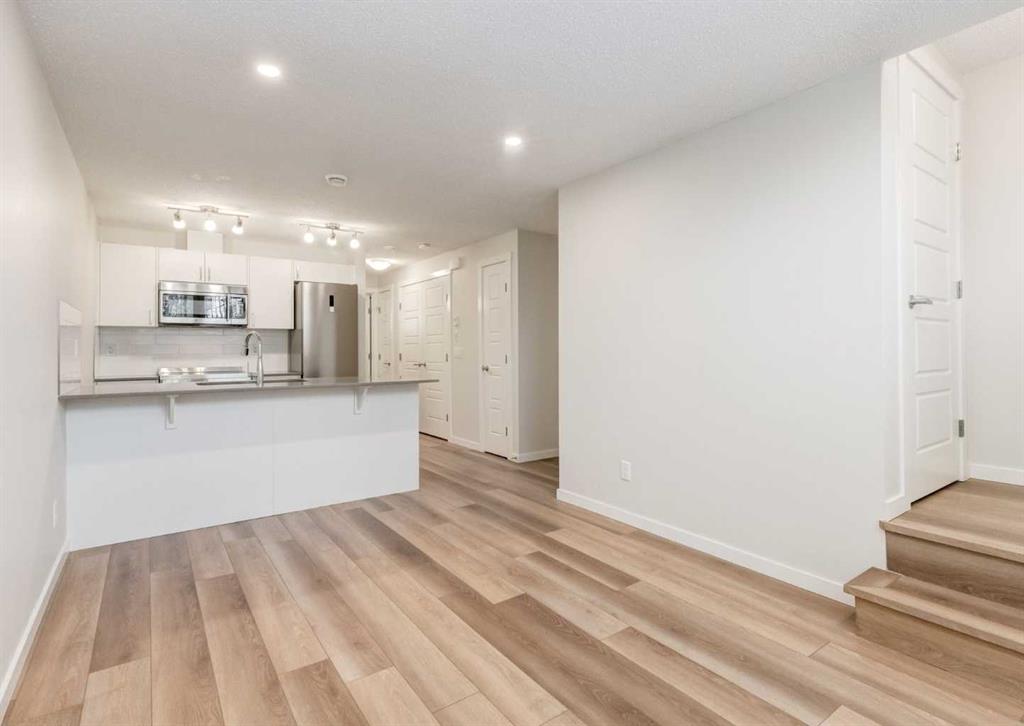 408 Cranbrook Square SE, Calgary, AB, T3M 3K8 photo 5