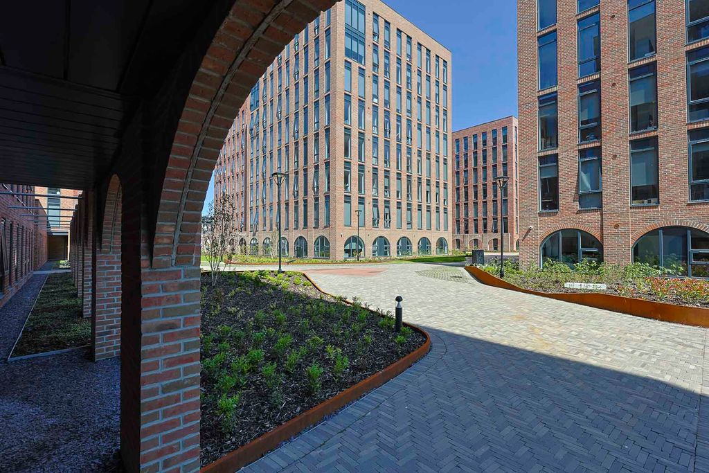 2 bed flat for saleOne Baltic Square, Liverpool Baltic Triangle, Liverpool L8 photo 3