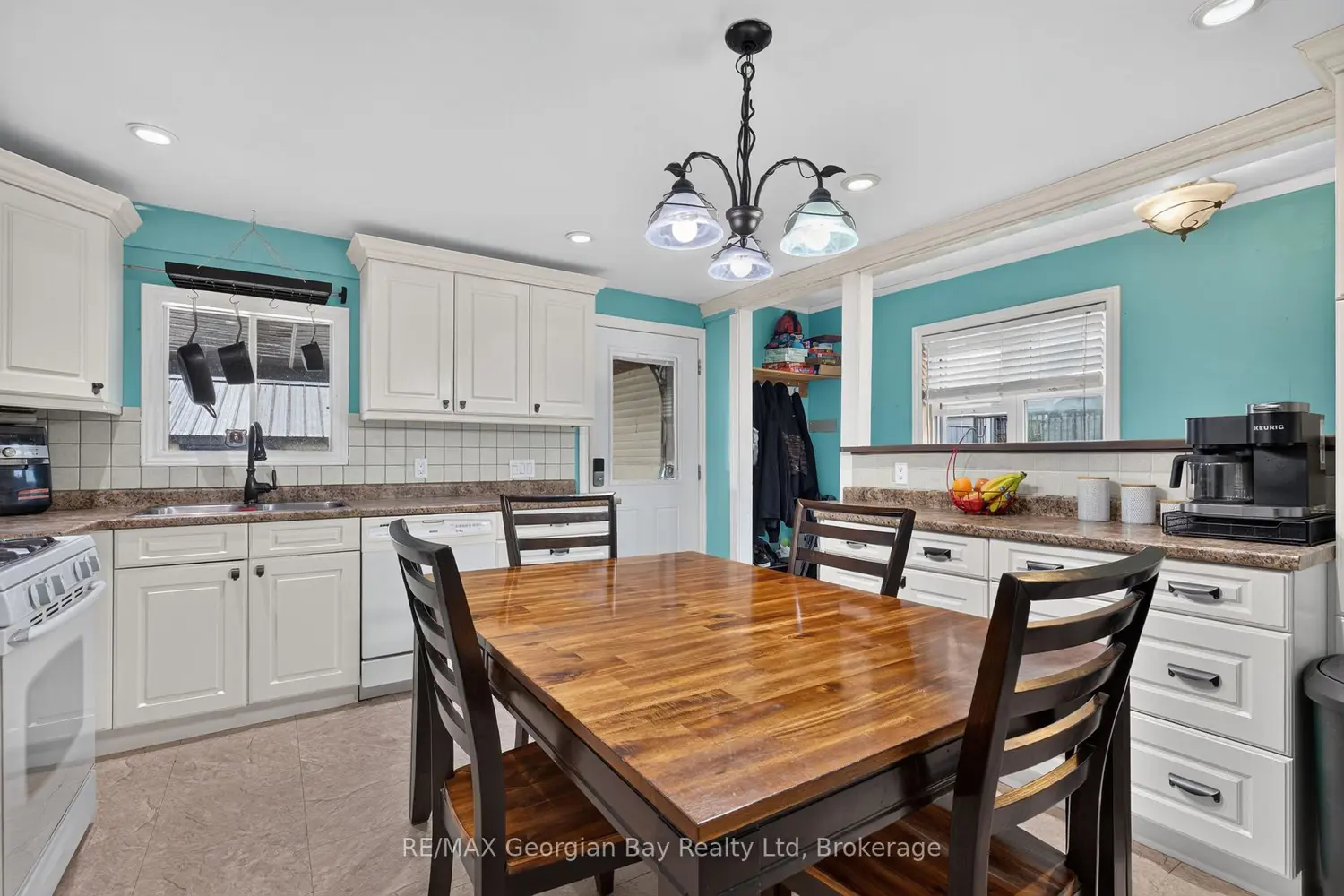 676 3Rd Avenue photo 3