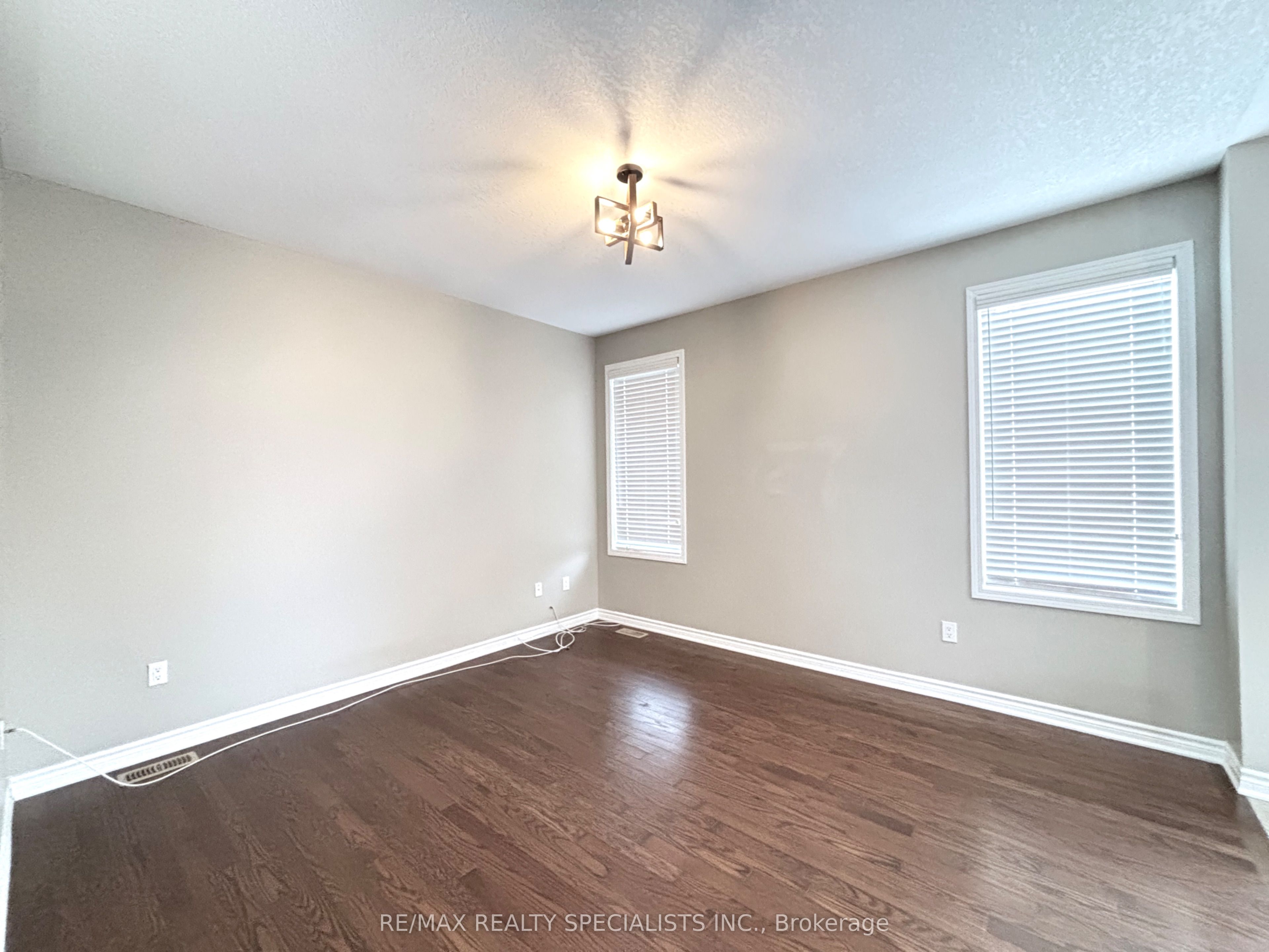 227 Spring Creek Drive, Hamilton, ON, L8B 0Y4 photo 2