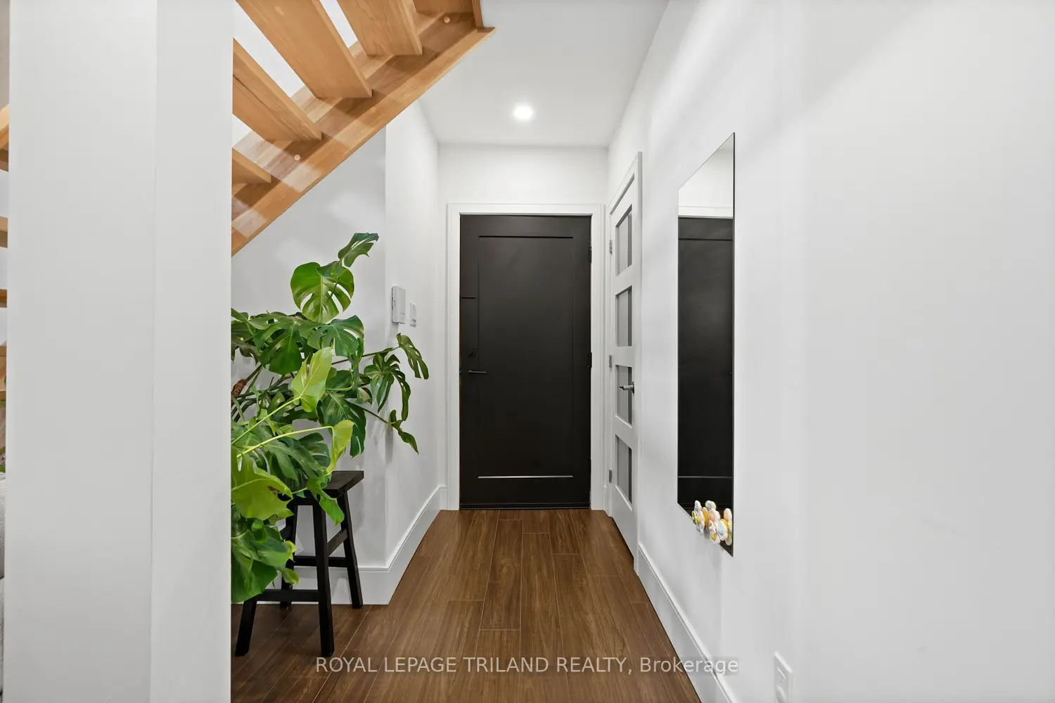 130 Windsor Crescent 3 photo 3