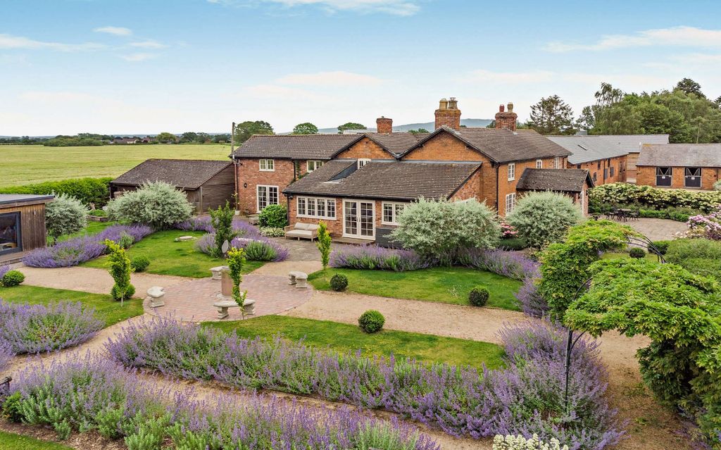 4 bed equestrian for saleRodington, Shrewsbury, Shropshire SY4 photo 4