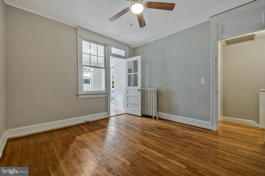 2406 37th Street NW, Washington, DC 20007 photo 5