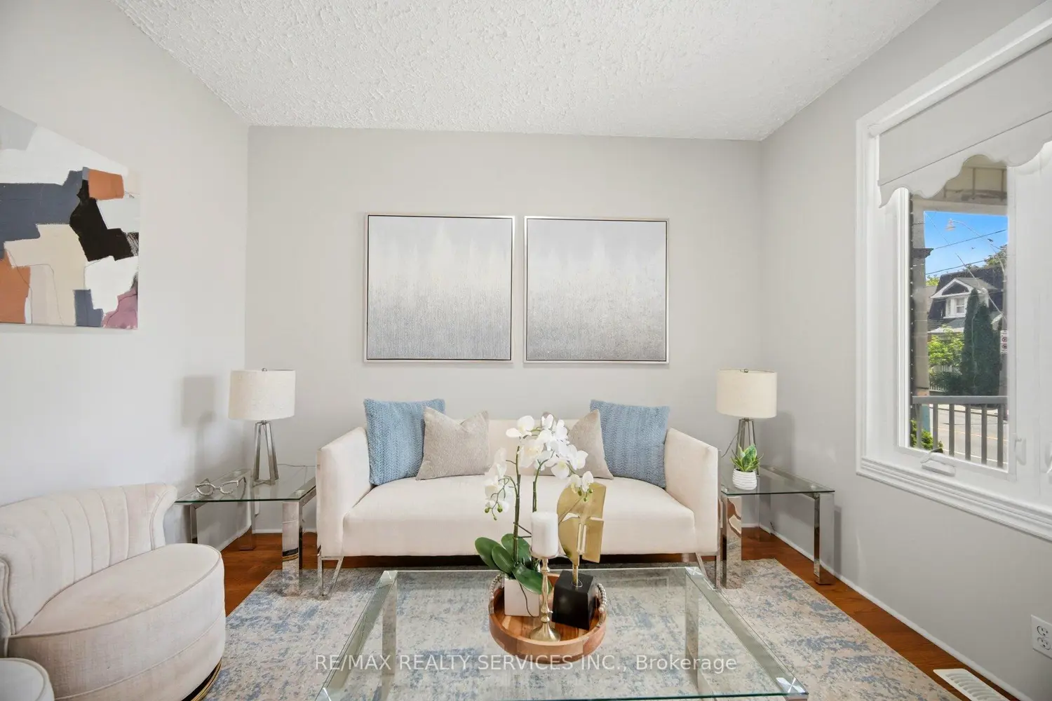 1147 Dufferin Street photo 2