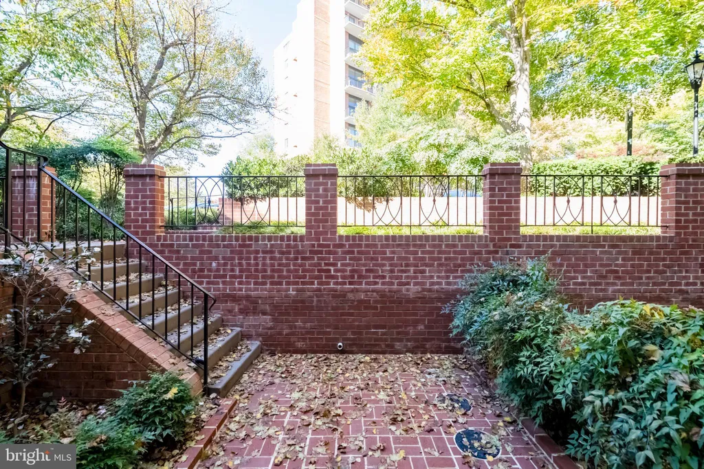 3221 Sutton Place NW Unit C, Washington, DC 20016 photo 3